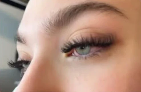 A natural-looking lash finish with delicate separation