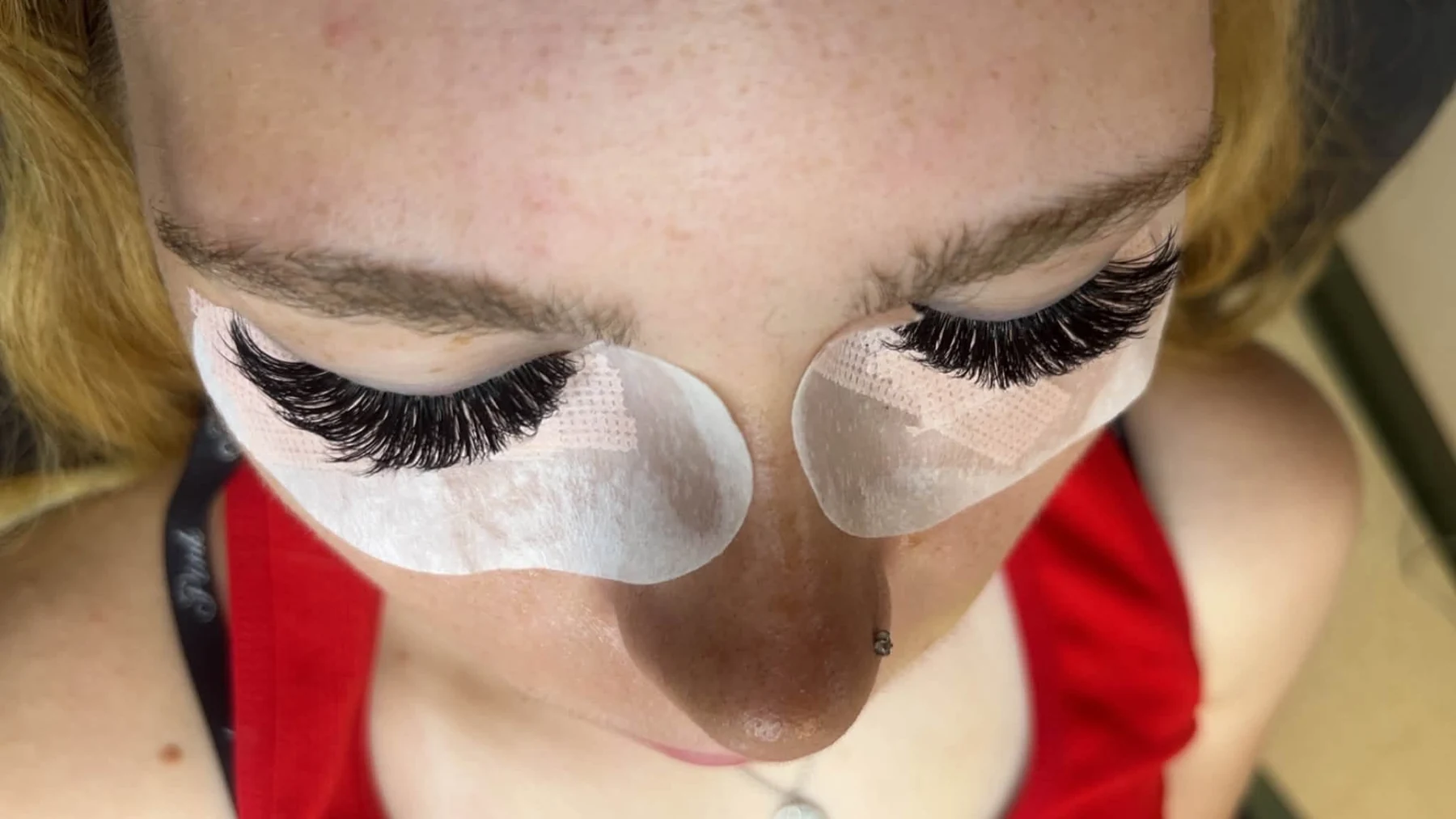 A close look at a Lash Bomb KC lash application